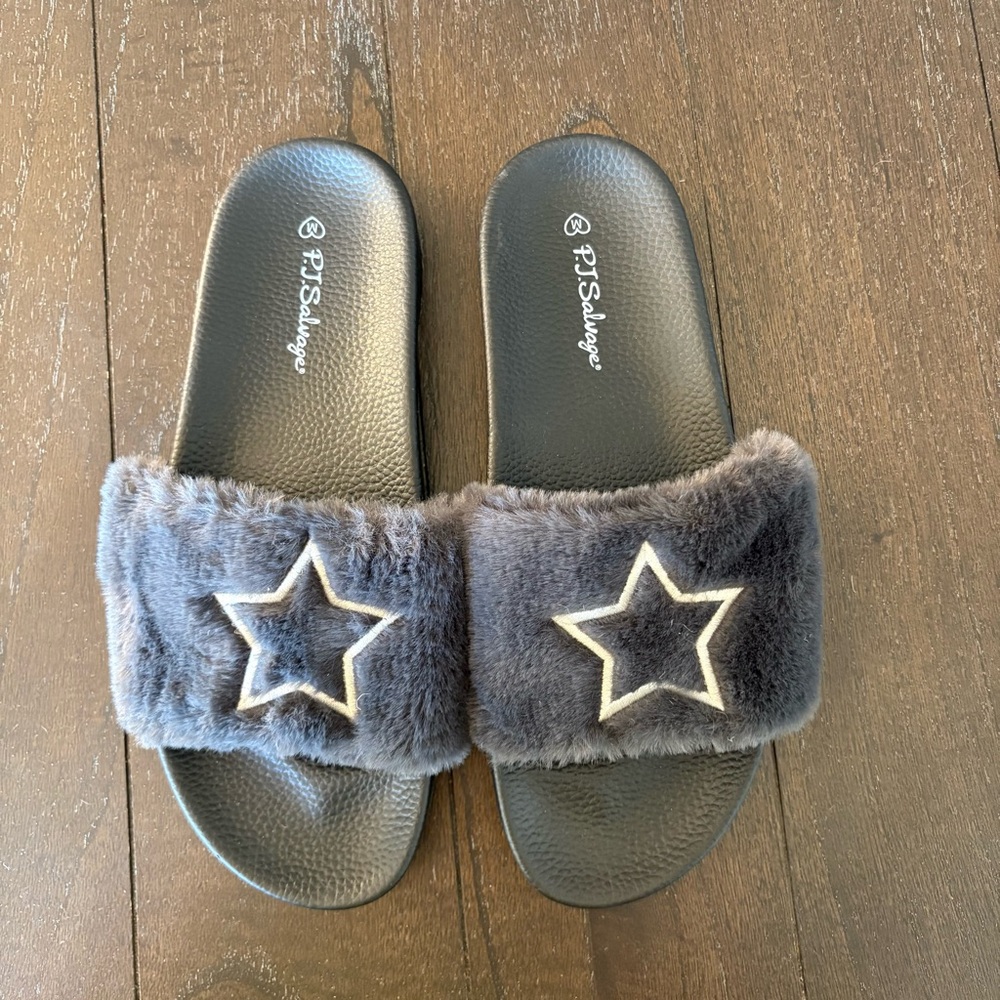 P.J. Salvage Fuzzy Feet Star Slippers in‎ Charcoal Size Medium